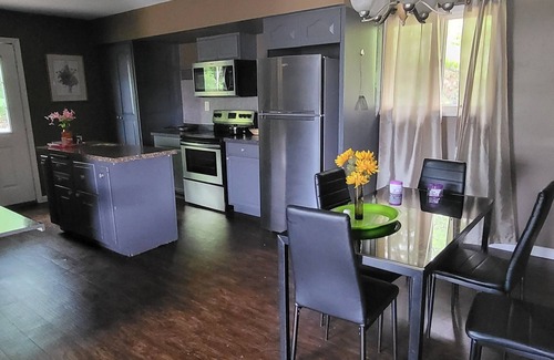 Lake George House | Beautiful 4 Bedroom on top of Mountain With Mountain Views and Pool