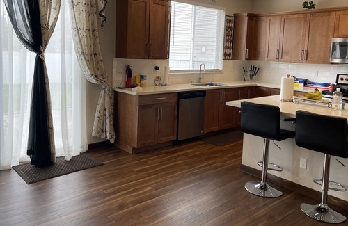 Marysville House | Beautiful 4 Bedroom home w/ Dining Room & big yard