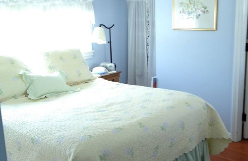 Nantucket Cottage | Beautiful 4 Bedroom Waterfront Home with Private Beach