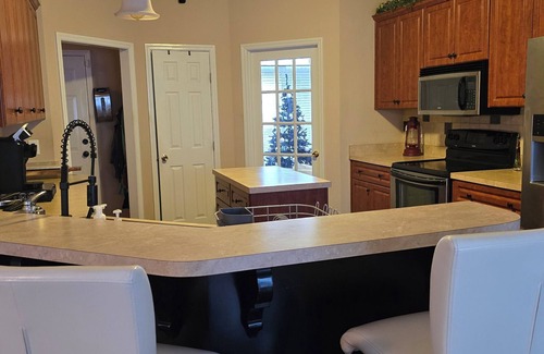 Evans House | Beautiful 4-BR/3BA/Great Room, Living Room, Office, WiFi. - 2025 MASTERS RENTAL