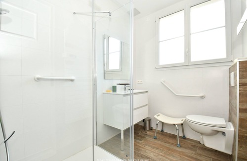Royan Apartment | Beautiful 4 pers. modern apartment- 2 bedrooms- center of Royan- France