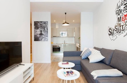 L'Antiga Esquerra de l'Eixample Apartment | Beautiful 4bd 4ba apartment in Eixample District