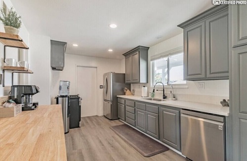 Simi Valley House | Beautiful 4bd Mini-Farm Stay in Simi Valley with Hot Tub