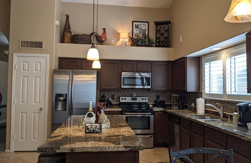 Palm Valley House | Beautiful 4Br 2Ba, Pool, Heated Spa. Restaurants and Shopping nearby
