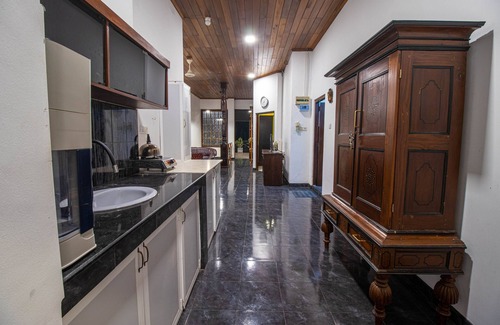 Rathmalana House | Beautiful 4BR+4BA Family Villa with Balcony & Garden