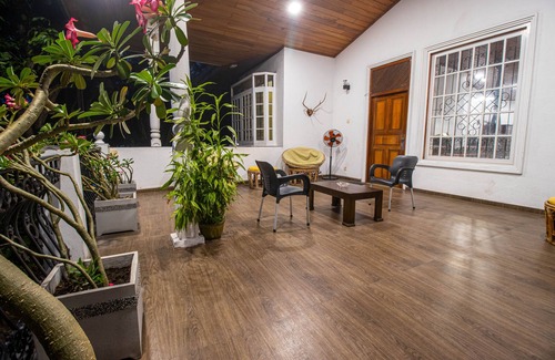 Rathmalana House | Beautiful 4BR+4BA Family Villa with Balcony & Garden
