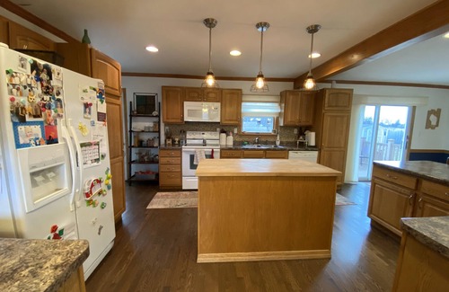 Oshkosh House | Beautiful 4br home located within blocks of EAA grounds!