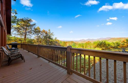 Murphy House | Beautiful 4BR Mountain View Cabin A Retreat for Everyone