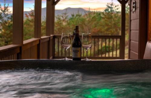 Murphy House | Beautiful 4BR Mountain View Cabin A Retreat for Everyone
