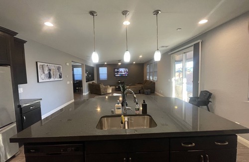 Enterprise House | Beautiful 5 Bed, 4 Bath home, 9mi from the strip,6mi from airport with RVparking