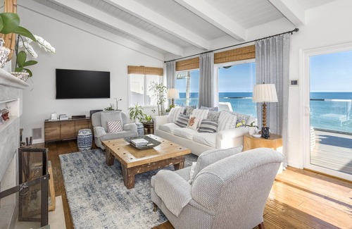 Western Malibu House | Beautiful 5 bed expansive ocean view home + guest house on quiet beach in Malibu