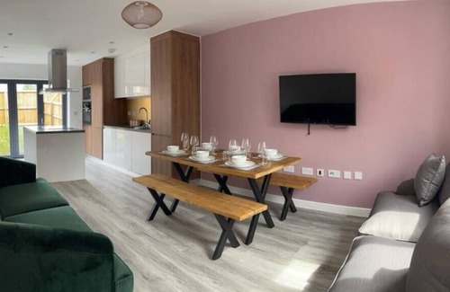 Failsworth House | Beautiful 5 Bed House in Manchester by PureStay