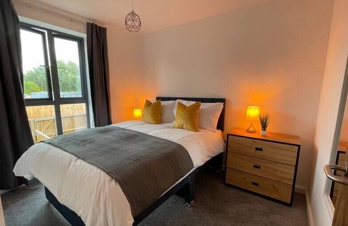 Failsworth House | Beautiful 5 Bed House in Manchester by PureStay