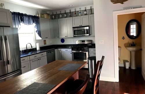 Buzzards Bay Cottage | Beautiful 5 bedroom 2 bath Nostalgic Cape House, 30 seconds to your own beach.