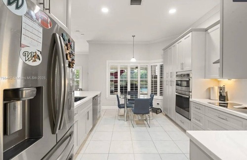 Cutler Bay House | Beautiful 5-bedroom house in enchanting Cutler Bay, Private: Pool, Jacuzzi, Gym