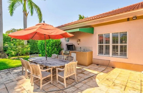 Cutler Bay House | Beautiful 5-bedroom house in enchanting Cutler Bay, Private: Pool, Jacuzzi, Gym
