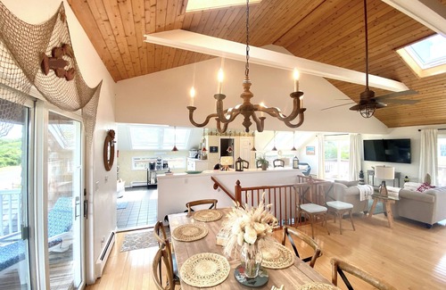 Montauk House | Beautiful 5 BR Montauk House with Private Lake Montauk Beach!