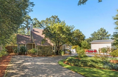 Cartersville Villa | Beautiful 5bd Home with Pool Near LakePoint Sports