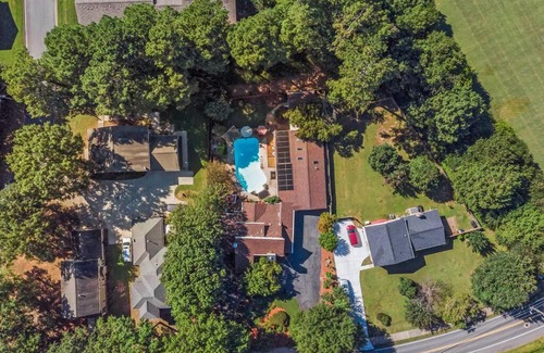 Cartersville Villa | Beautiful 5bd Home with Pool Near LakePoint Sports