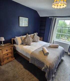 Wisbech Apartment | Beautiful 5BR Georgian house