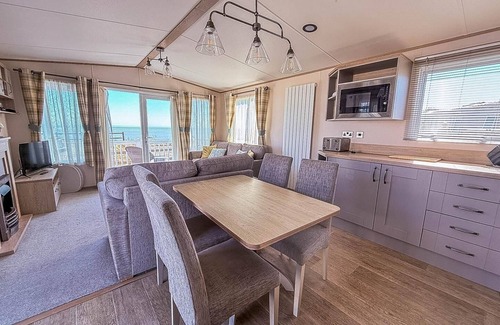 Pakefield House | Beautiful 6 berth caravan with full sea views for hire in Suffolk ref 68002CR