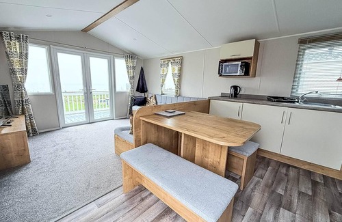 Pakefield House | Beautiful 6 berth caravan with stunning sea views in Suffolk ref 68029CR
