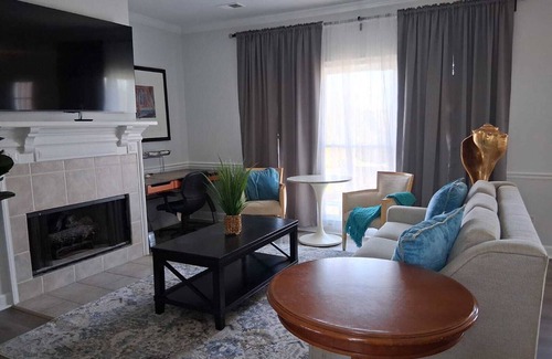 Cordova House | Beautiful 6BR Brick Home in Cordova-POOL, Big Fenced Backyard, Newly Remodeled