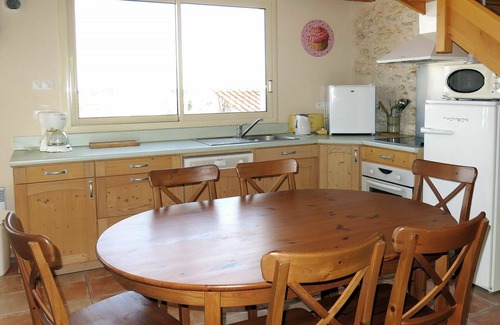 La Tranche-sur-Mer Apartment | Beautiful apartment for 5 guests with TV, terrace, pets allowed and parking