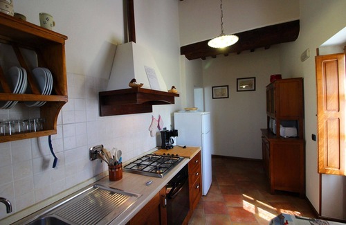 Loro Ciuffenna Apartment | Beautiful apartment for 6 people with pool, WIFI, TV, pets allowed and parking