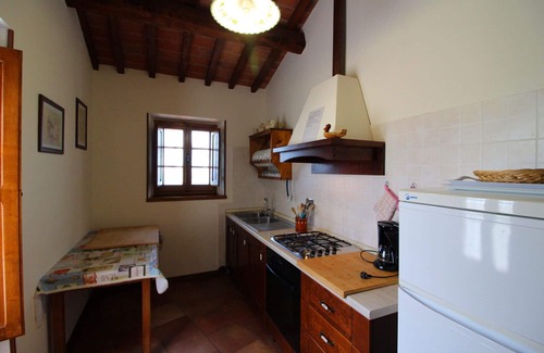 Loro Ciuffenna Apartment | Beautiful apartment for 6 people with pool, WIFI, TV, pets allowed and parking