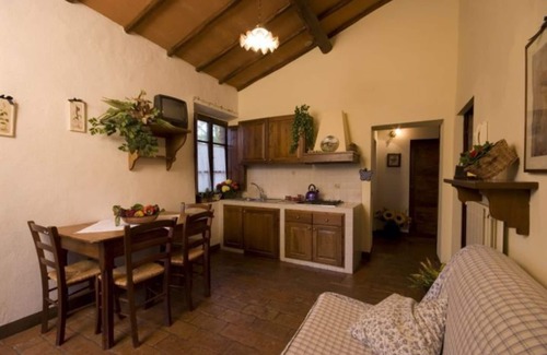 Colle di Val d'Elsa House | Beautiful apartment in villa for 4 guests with pool, TV, patio, pets allowed and parking