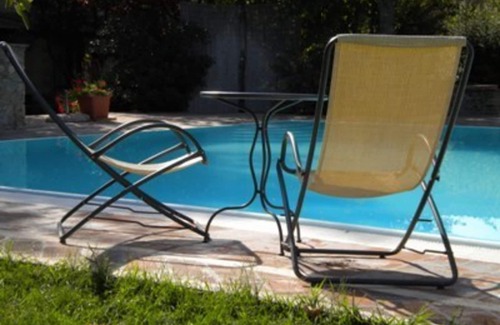 Colle di Val d'Elsa House | Beautiful apartment in villa for 4 guests with pool, TV, patio, pets allowed and parking