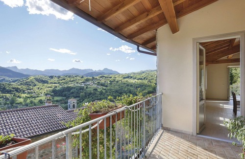 Villa Collemandina Villa | Beautiful apartment in villa for 3 people with WIFI, pool, terrace, pets allowed and parking