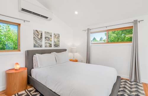 Concordia House | Beautiful Alberta Guesthouse | Full Amenities + AC