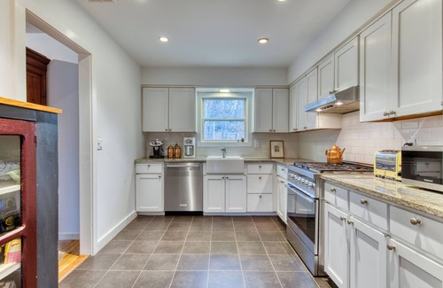 Barnes Landing House | Beautiful Amagansett Home with pool. Walk to the bay beach. Small dogs welcome.