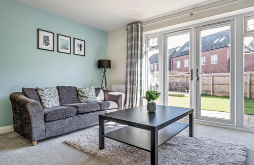 Moulton Apartment | Beautiful and comfortable home away from home with free parking, fast wifi and white crisp hotel standard linen hosted by Our Home Short Stays