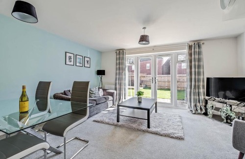 Moulton Apartment | Beautiful and comfortable home away from home with free parking, fast wifi and white crisp hotel standard linen hosted by Our Home Short Stays