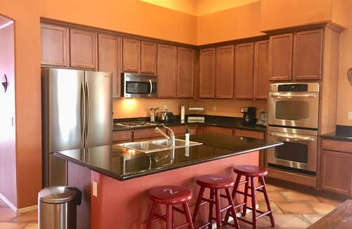 Civano House | BEAUTIFUL AND COMFY! Mountain View/Pool Near Saguaro National Park