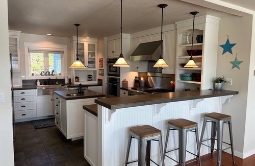 Long Beach House | Beautiful and cozy! Amazing views and steps from the beach! 30 Day Rental