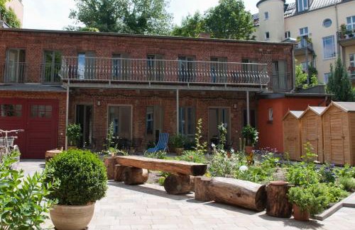 Pankow Apartment | Beautiful and Cozy Remise for up to 6 Guests