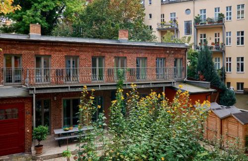 Pankow Apartment | Beautiful and Cozy Remise for up to 6 Guests