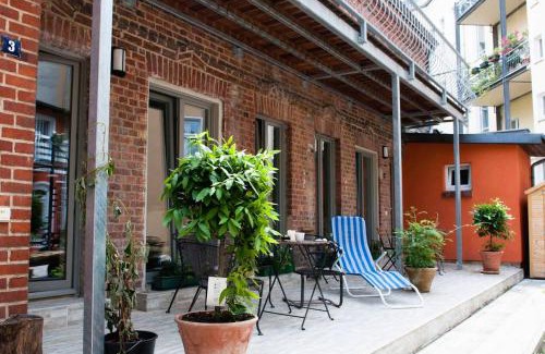 Pankow Apartment | Beautiful and Cozy Remise for up to 6 Guests