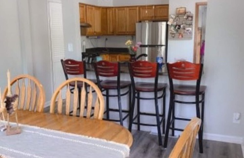 Winthrop Harbor House | Beautiful and Cozy With 5 Bedrooms