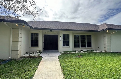 Fort Pierce House | Beautiful and fully furnished House in Ft. Pierce FL