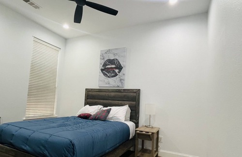 Bedford House | Beautiful and Modern Home - Must See & Must Stay