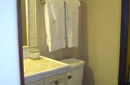 The Strand Apartment | Beautiful and newer across the street from the beach