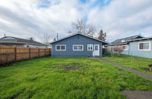 South Tacoma House | Beautiful and Pet-friendly One-Story Heaven for Families