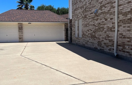South Side House | Beautiful and Spacious Home-Just minutes from beaches