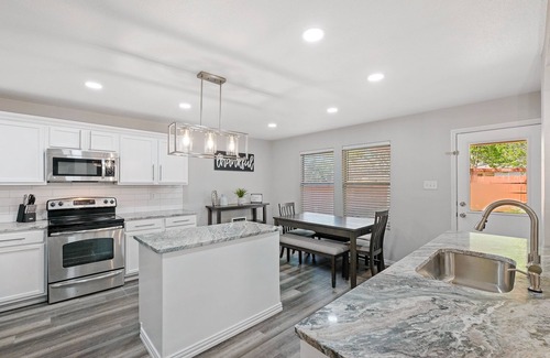San Antonio House | Beautiful and Spacious, Home - Great location!