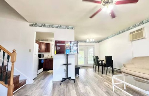 Mechanicsville House | Beautiful and spacious 4-bedroom home in Danville, with WiFi and AC.
